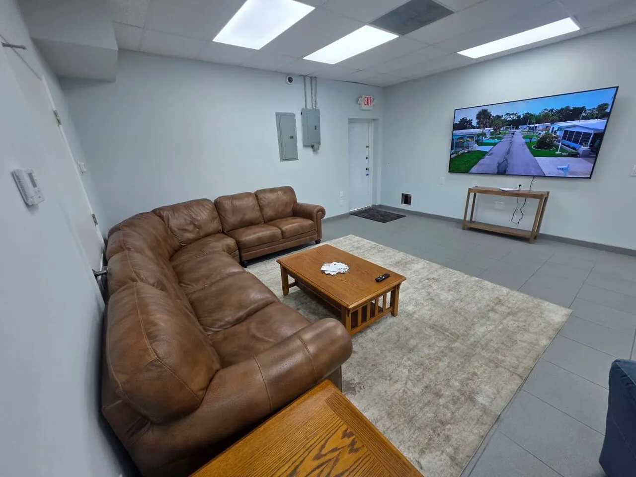 Frothy Carwash Lounge waiting lounge interior in Hollywood, FL